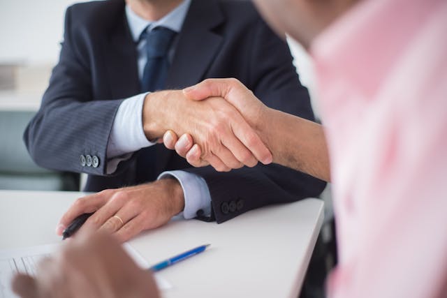 Client and realtor hand shake